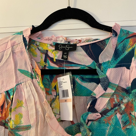 NWT and in plastic- Jessica Simpson button up ruffled blouse. Size 2x - Picture 3 of 9